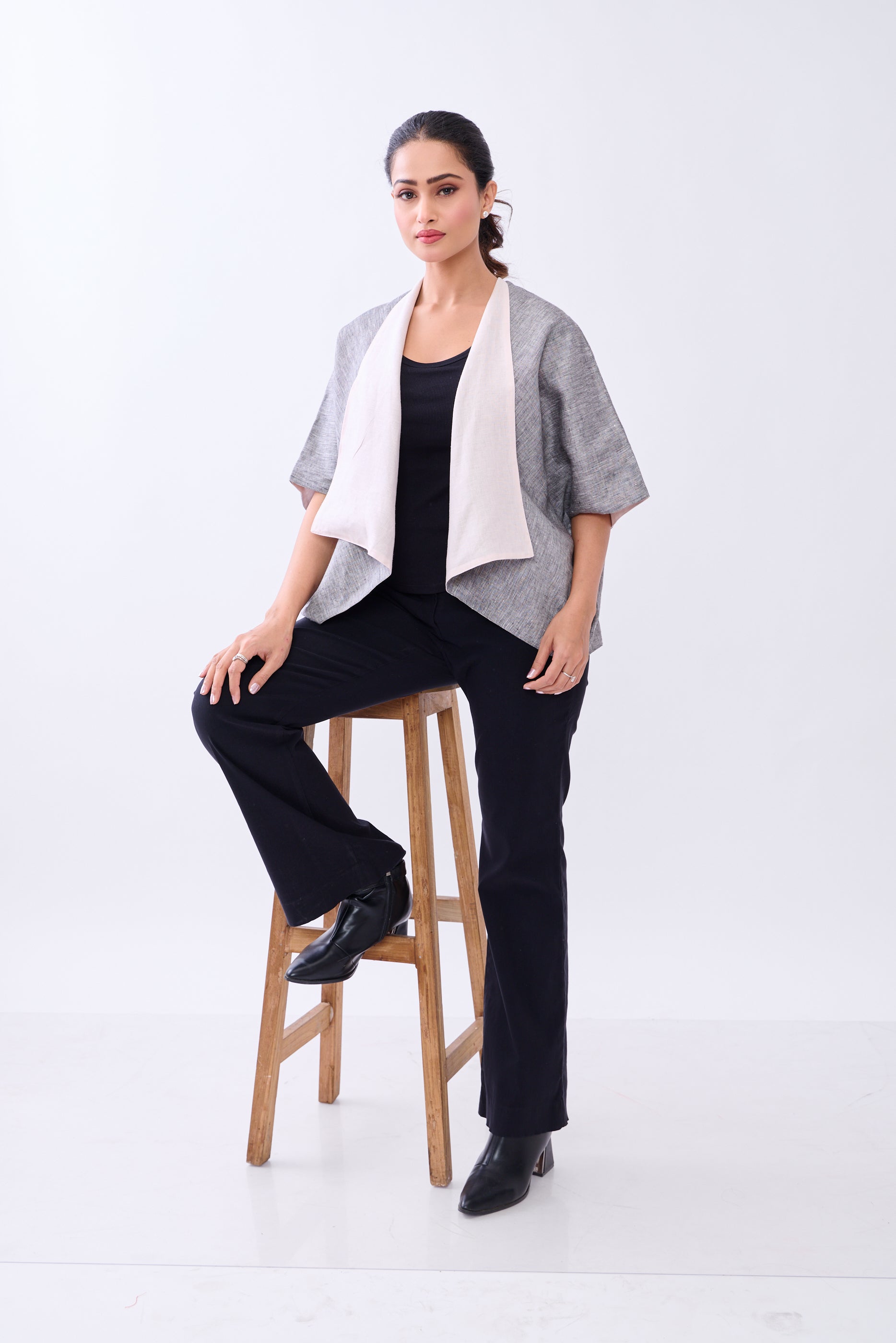The Label Gaia Hemp Reversable Shrug – Grey & Blush Pink